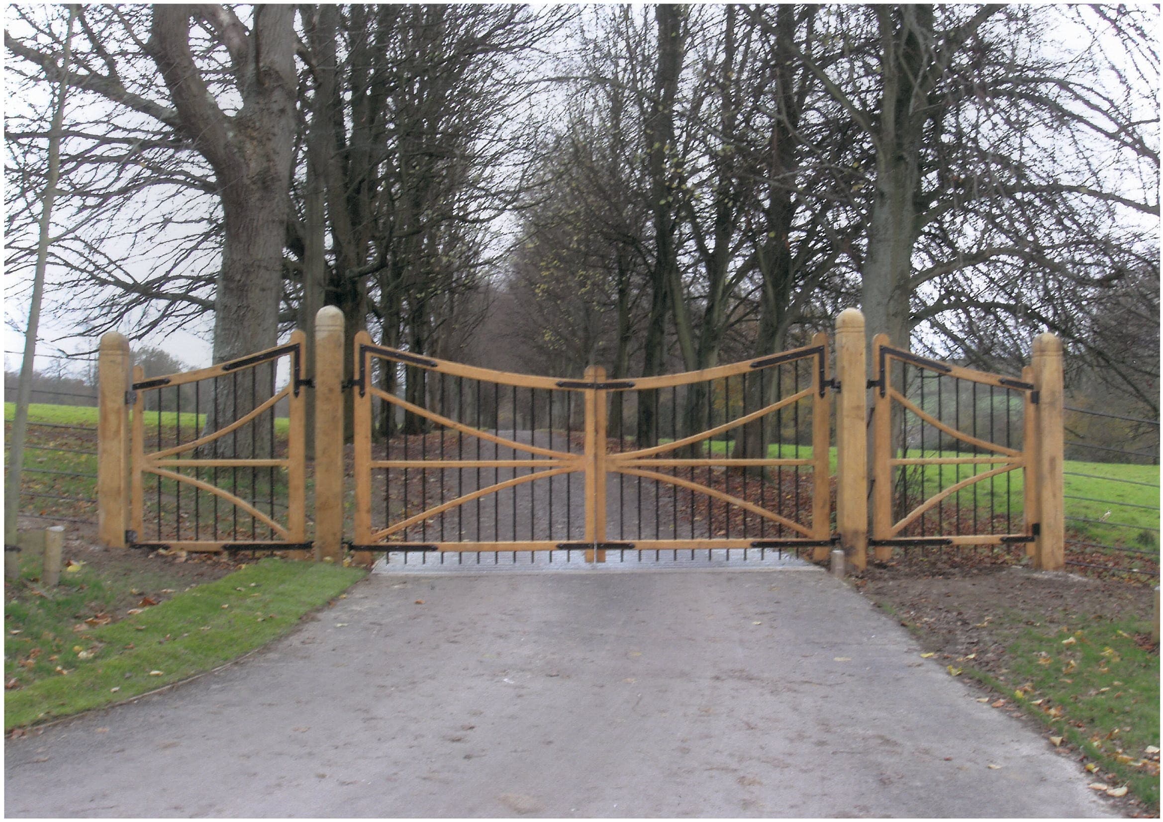 Winterborne Zelston Fencing oak gates